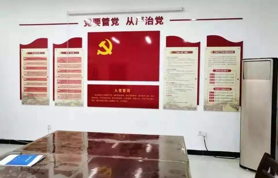 实拍：略阳白水江镇集市，有免费理发的，有送春联的，敲锣打鼓热闹了