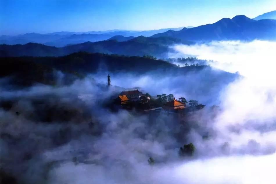 请问各位大佬，这张图的出自哪个画师呢？游戏画面